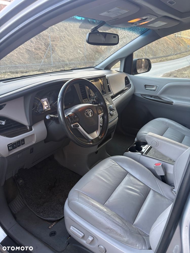 Toyota Sienna 3.5 V6 SE - 12