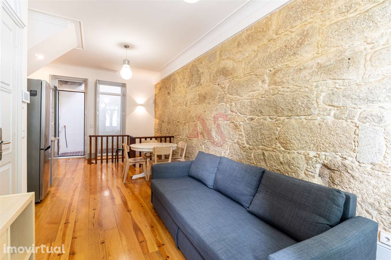 Moradia T3 situada numa das zonas mais prestigiadas da cidade do Porto - Grande imagem: 3/24