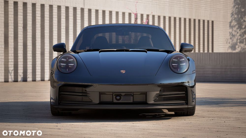 Porsche 911 Carrera - 4