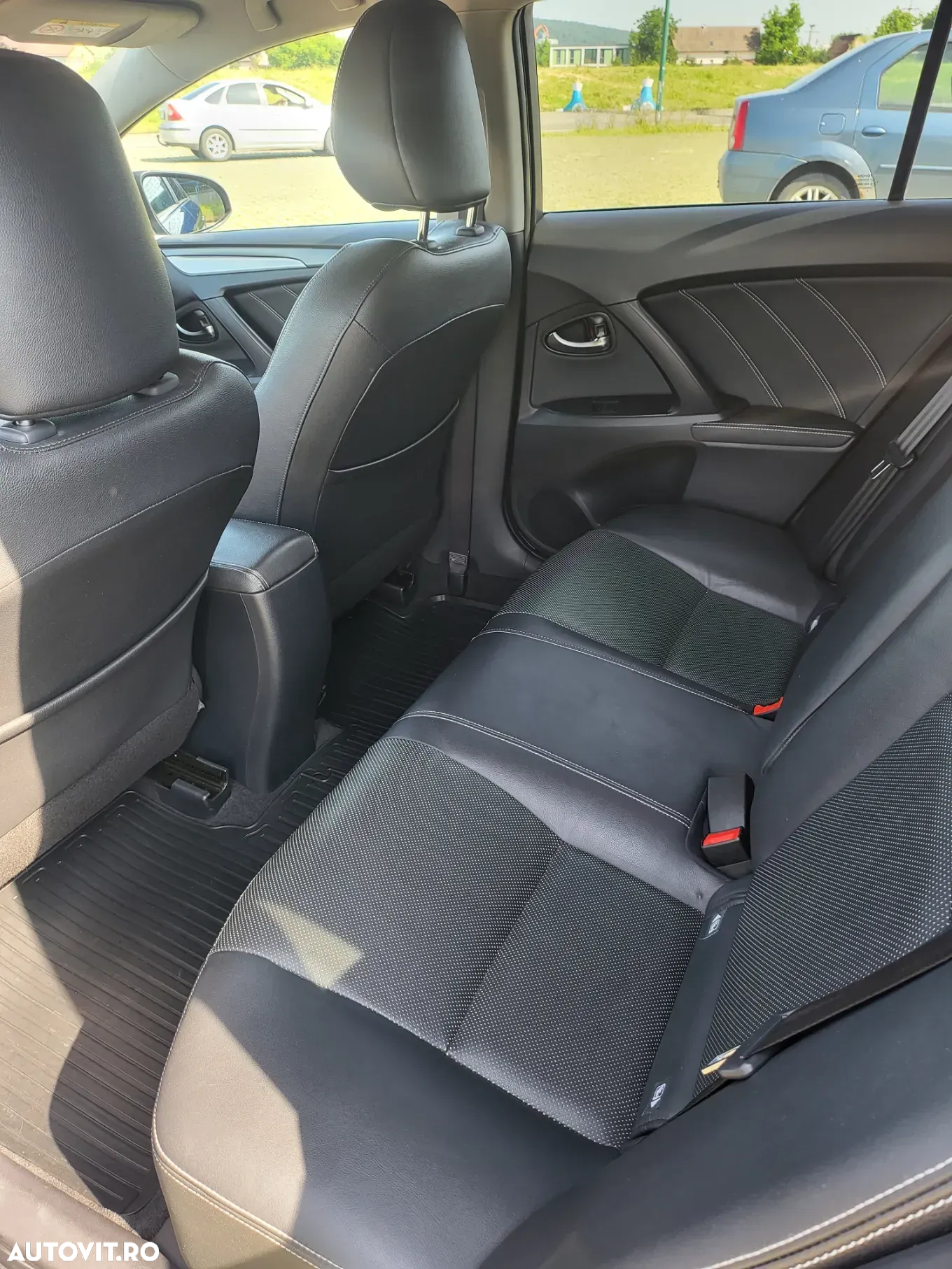 Toyota Avensis 2.0 D-4D Elegance - 15