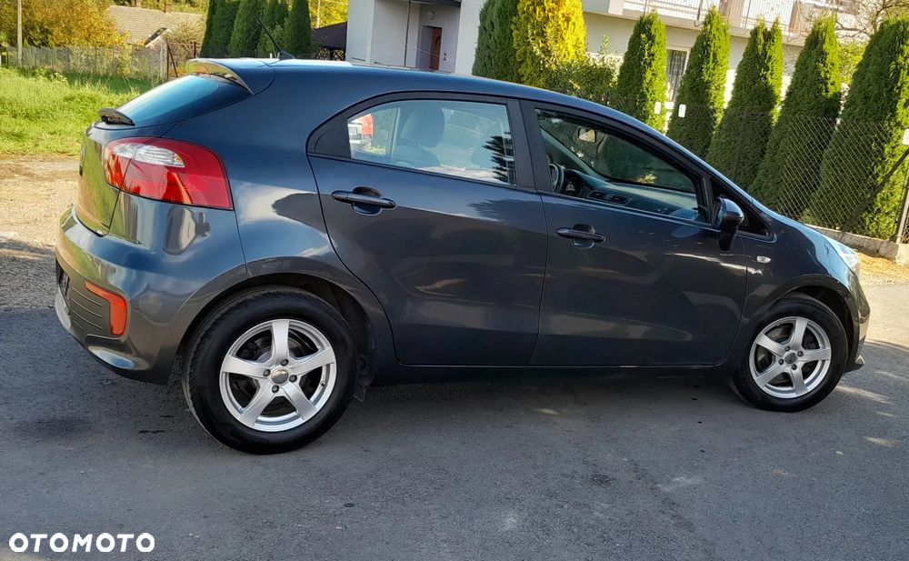 Kia Rio - 4