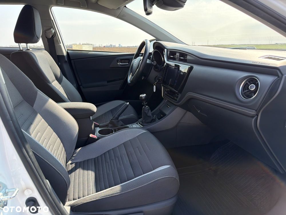 Toyota Auris 1.6 Premium - 16