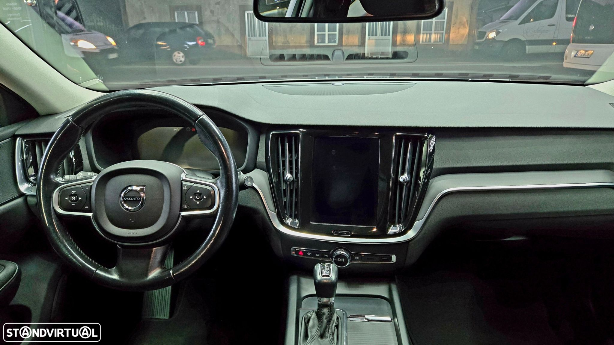 Volvo V60 2.0 D3 Momentum Geartronic - 17