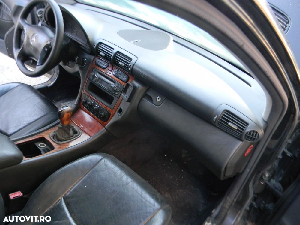 Dezmembrari  Mercedes-Benz C-CLASS (W203)  2000  > 2007 C 200 CDI (20 - 20