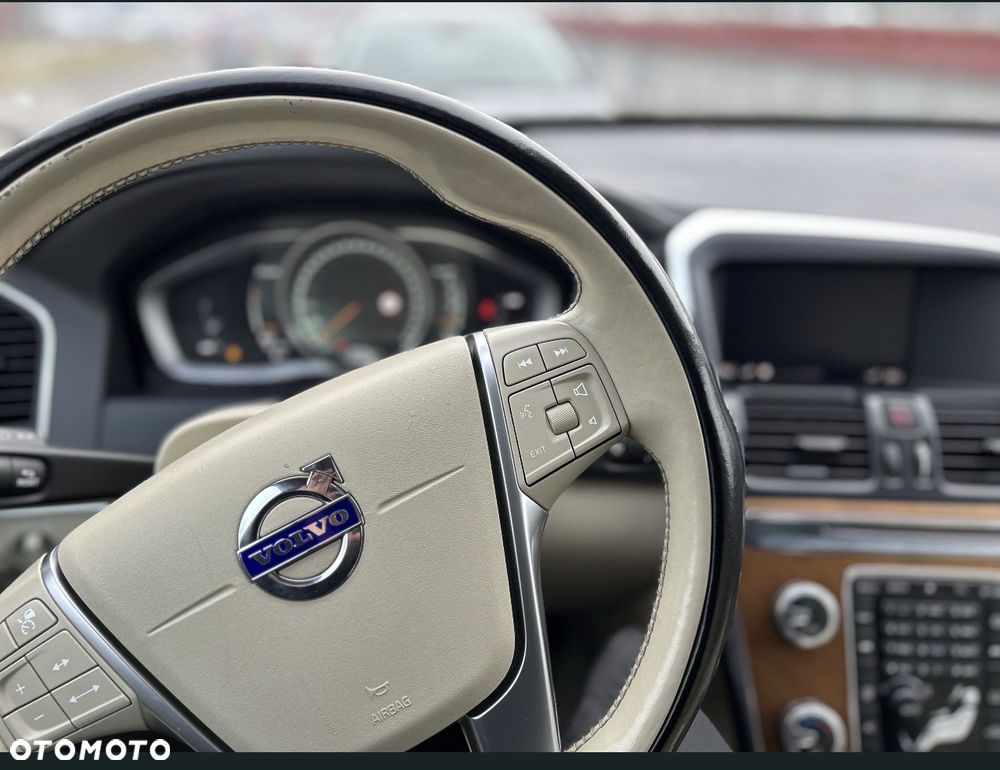 Volvo XC 60 D4 AWD Momentum - 3