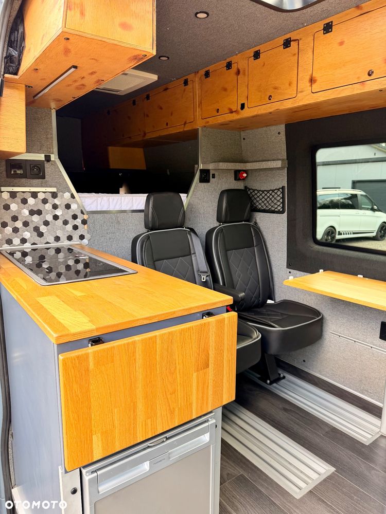 Mercedes-Benz Sprinter - 14