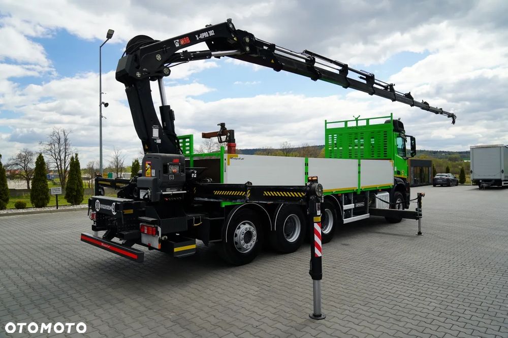 Mercedes-Benz AROCS 3240 / 8x4 / SKRZYNIOWY- 7 M / + HDS HIAB X-HIPRO 302 /  MAX 9 200 KG / 21 M  WYSÓW /  TRIDEM / PILOT / ROTATOR / WIDŁY / OŚ PODNOSZONA / EURO 6 - 8