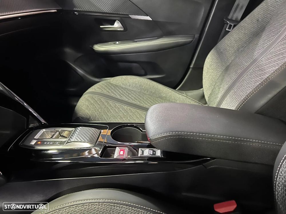 Peugeot 208 1.2 Hybrid Allure e-DCS6 - 10