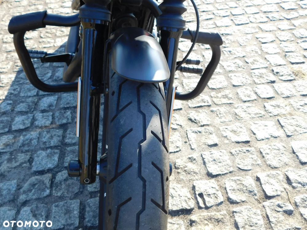Harley-Davidson Sportster Iron 883 - 6
