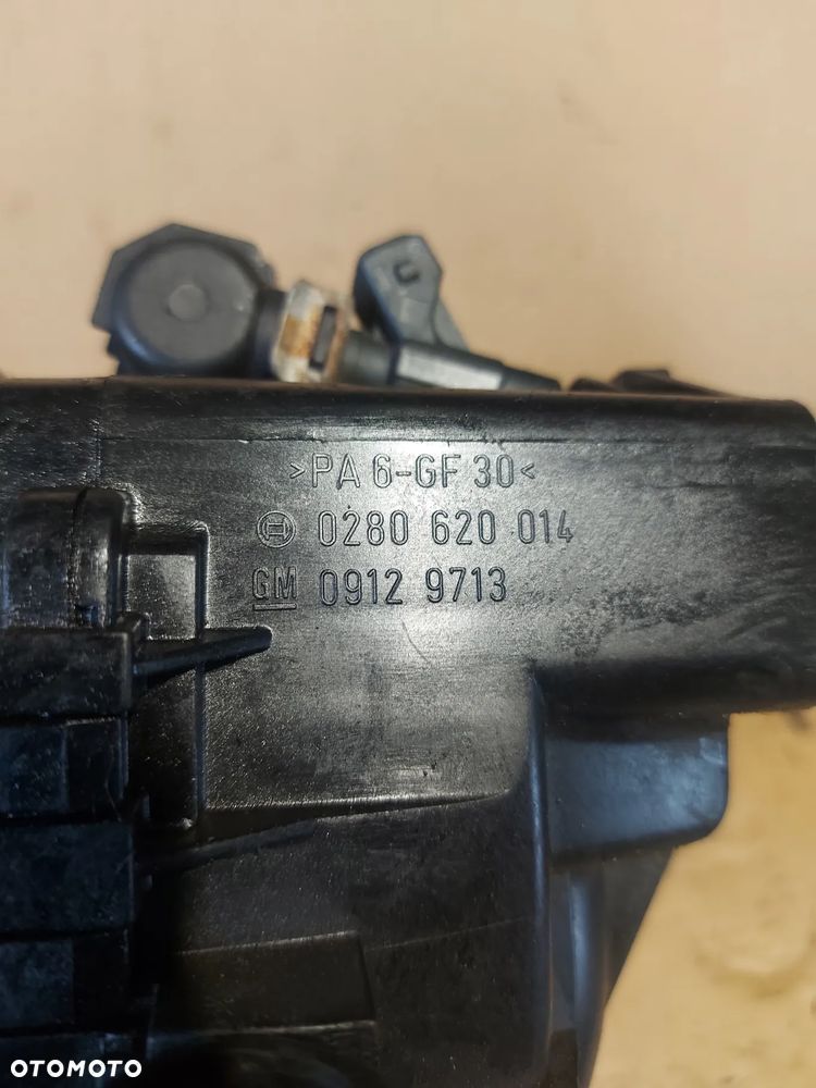 Kolektor ssący Opel Corsa C 1.0b '03r 09129713 - 7