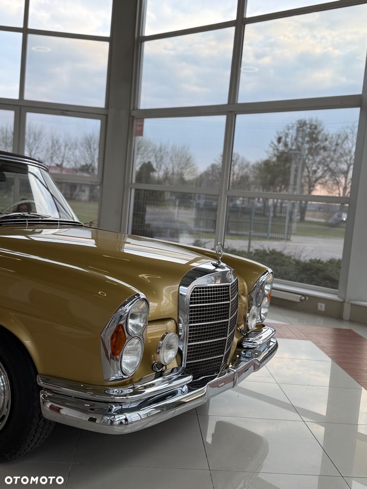 Mercedes-Benz 280 - 24