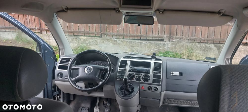 Volkswagen Caravelle - 9