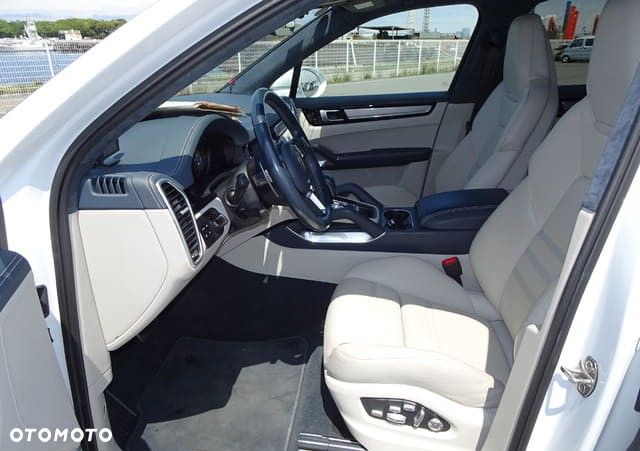 Porsche Cayenne - 11