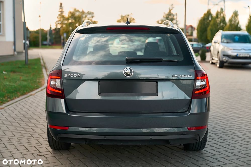 Skoda Octavia 1.6 TDI DSG Ambition - 9
