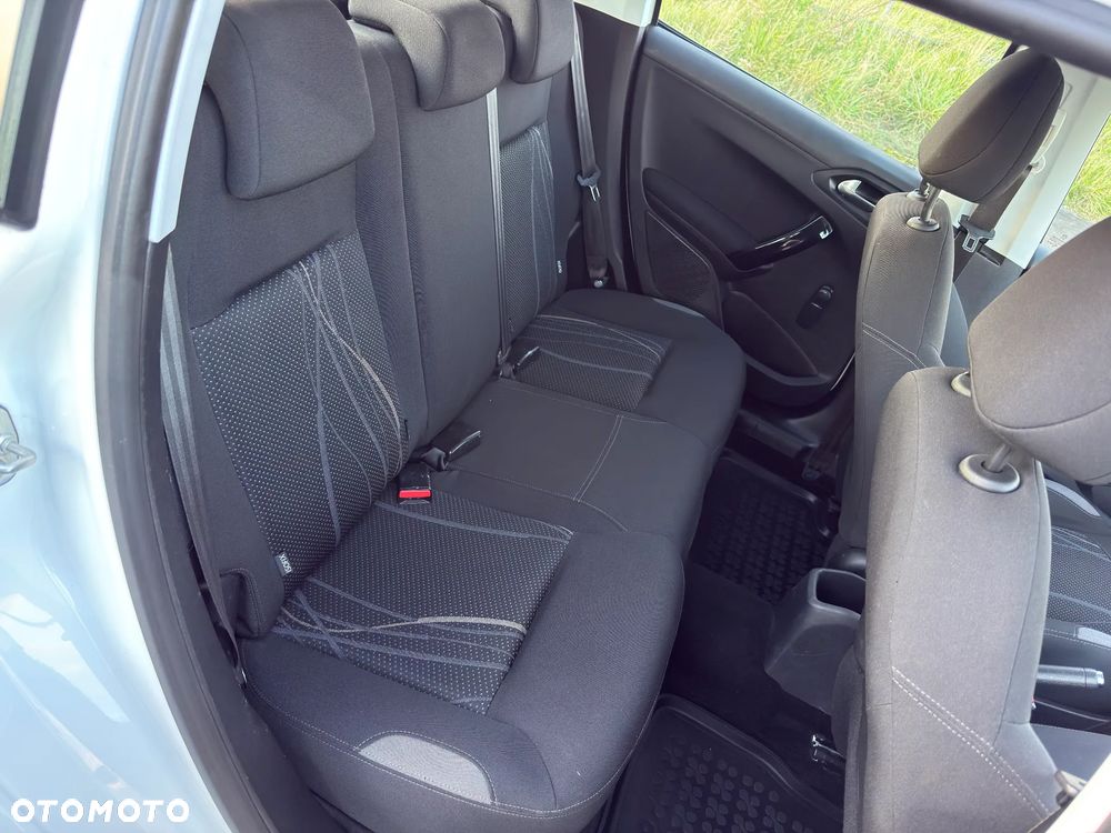 Peugeot 208 - 23