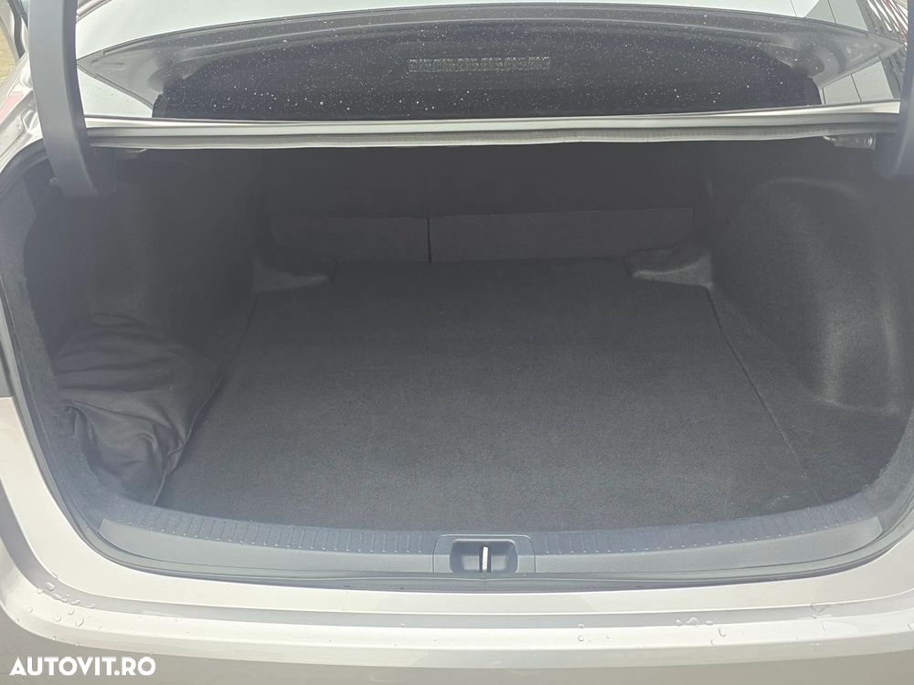 Toyota Corolla Sedan 1.8 HSD Exclusive - 19