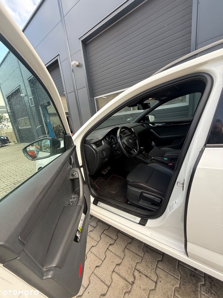 Skoda Octavia 2.0 TDI DSG RS - 10