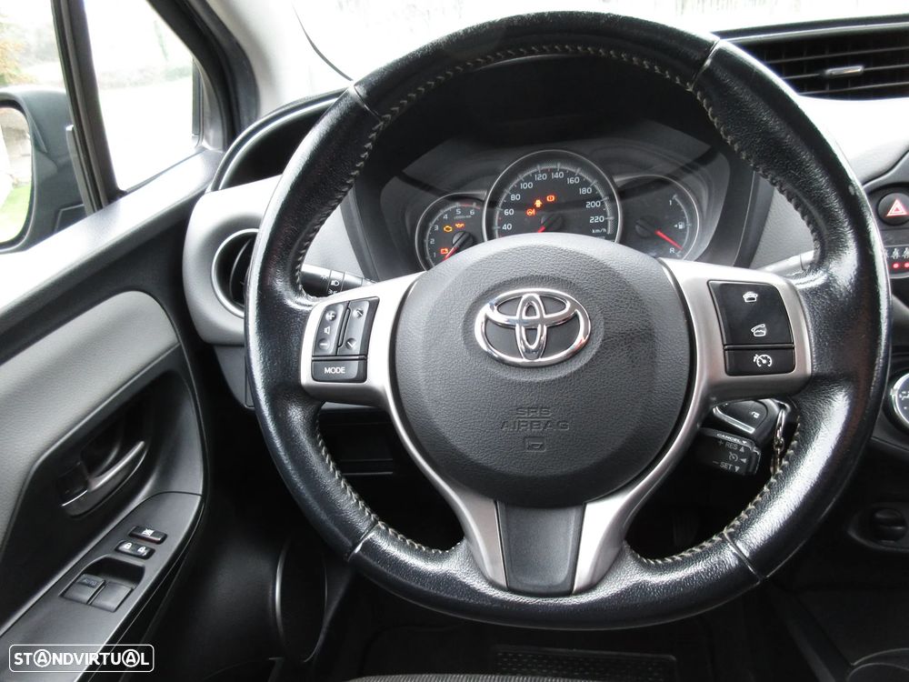 Toyota Yaris 1.4 D-4D Exclusive+P.Techno - 32