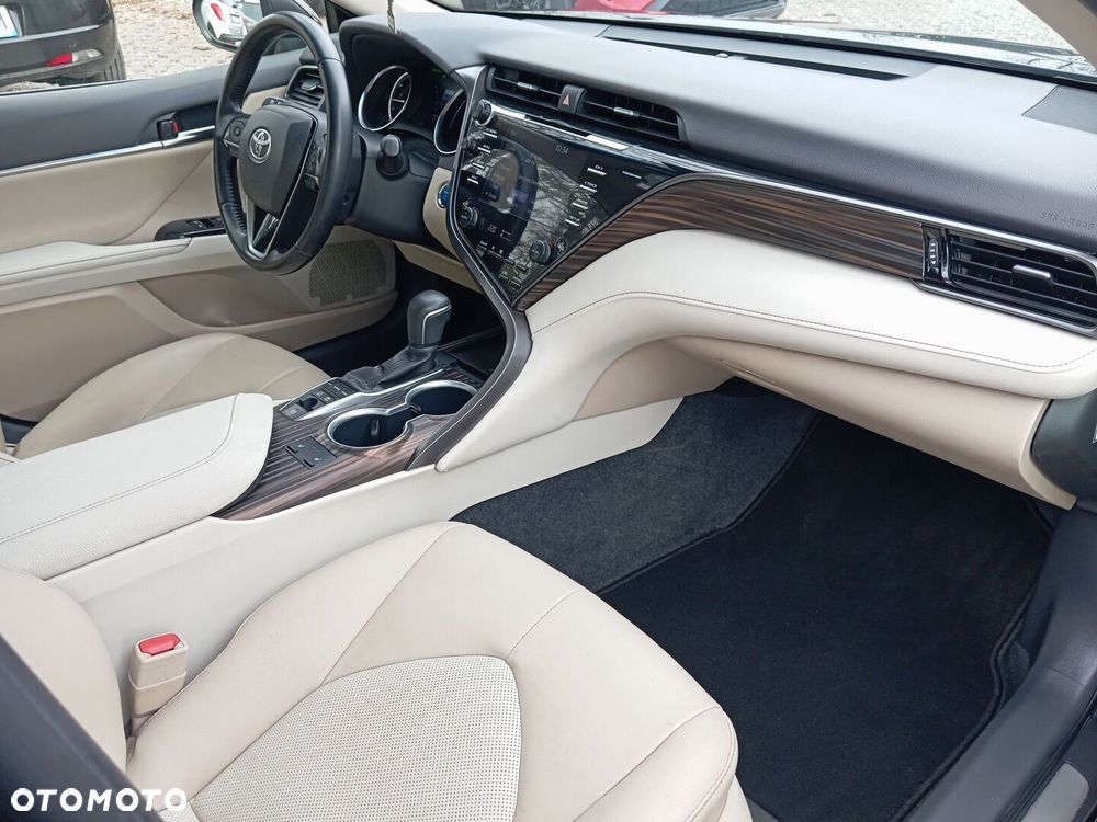 Toyota Camry 2.5 Hybrid Executive CVT - 12