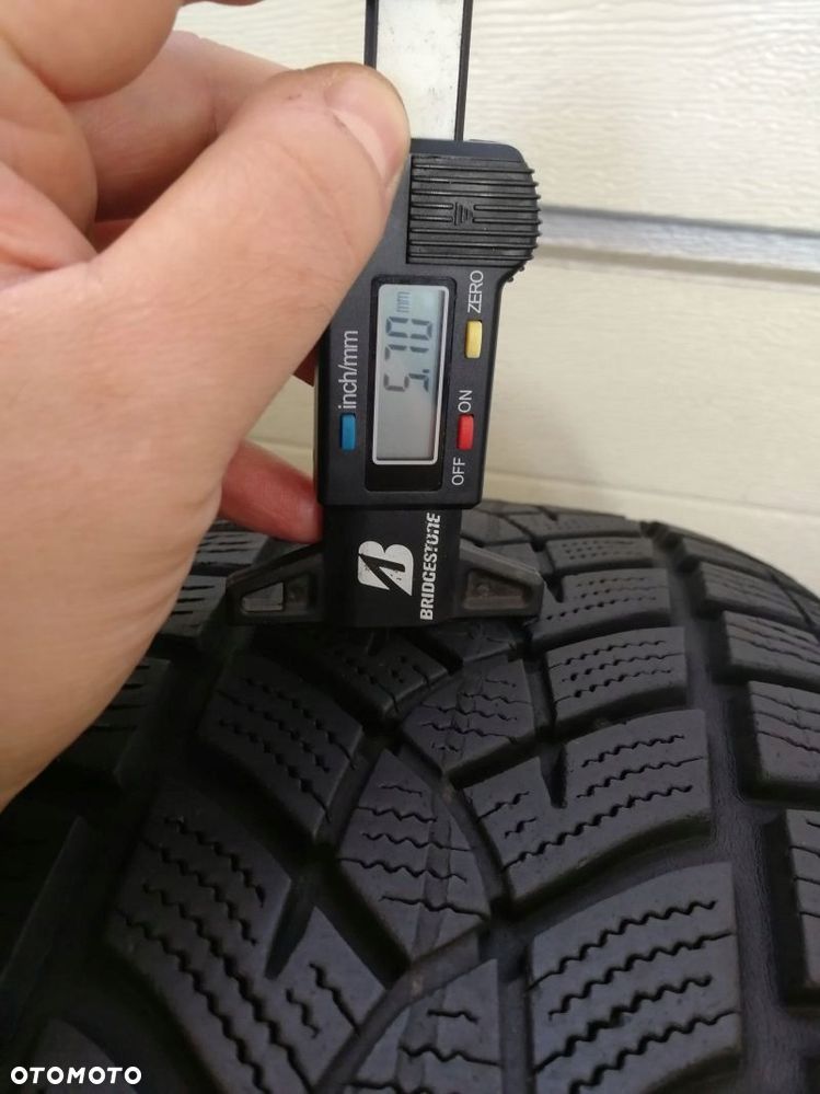 Opony zimowe 215/65 R 17 Goodyear Ultragrip Performance  SUV - 5