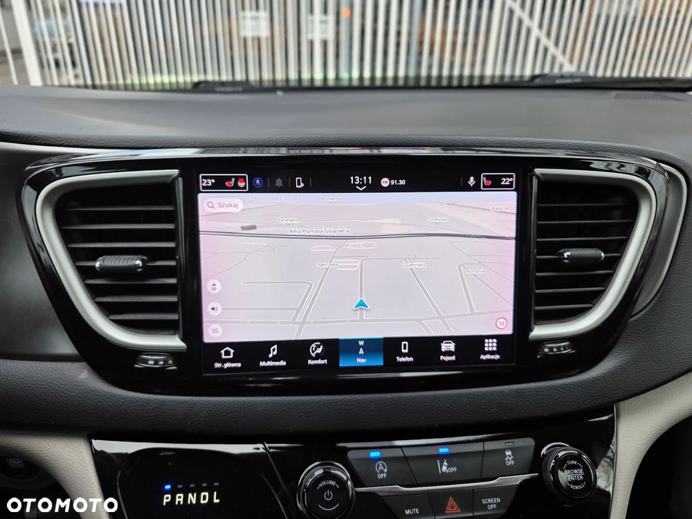 Chrysler Pacifica - 12