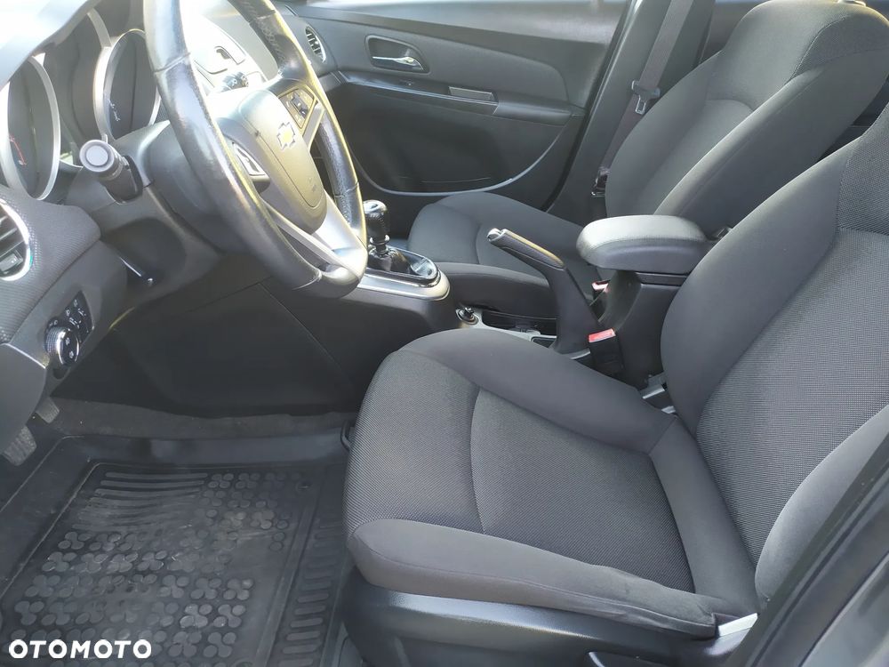 Chevrolet Cruze - 34