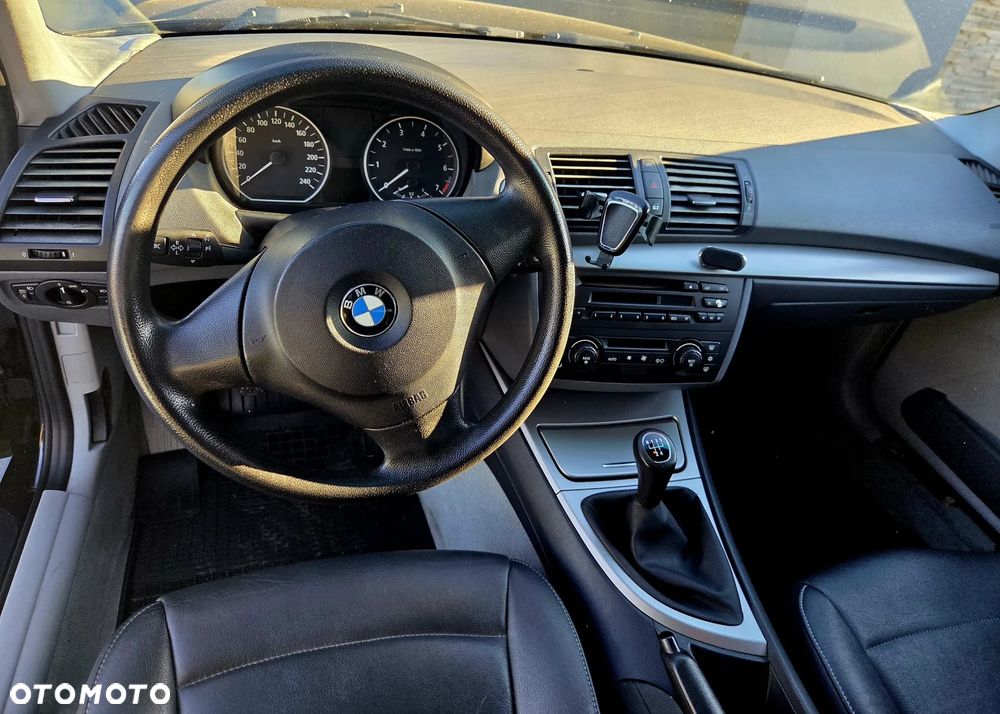BMW Seria 1 118i - 17