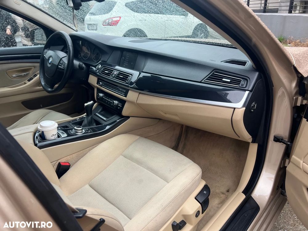 BMW Seria 5 525d Luxury Line - 16