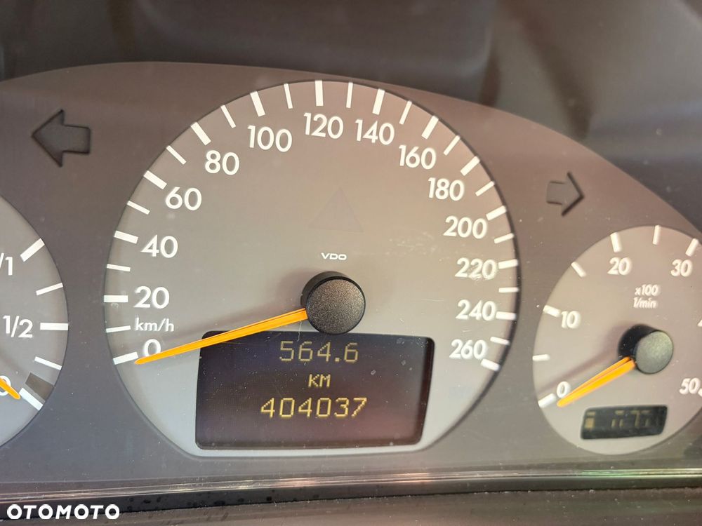 Mercedes-Benz Klasa E - 8