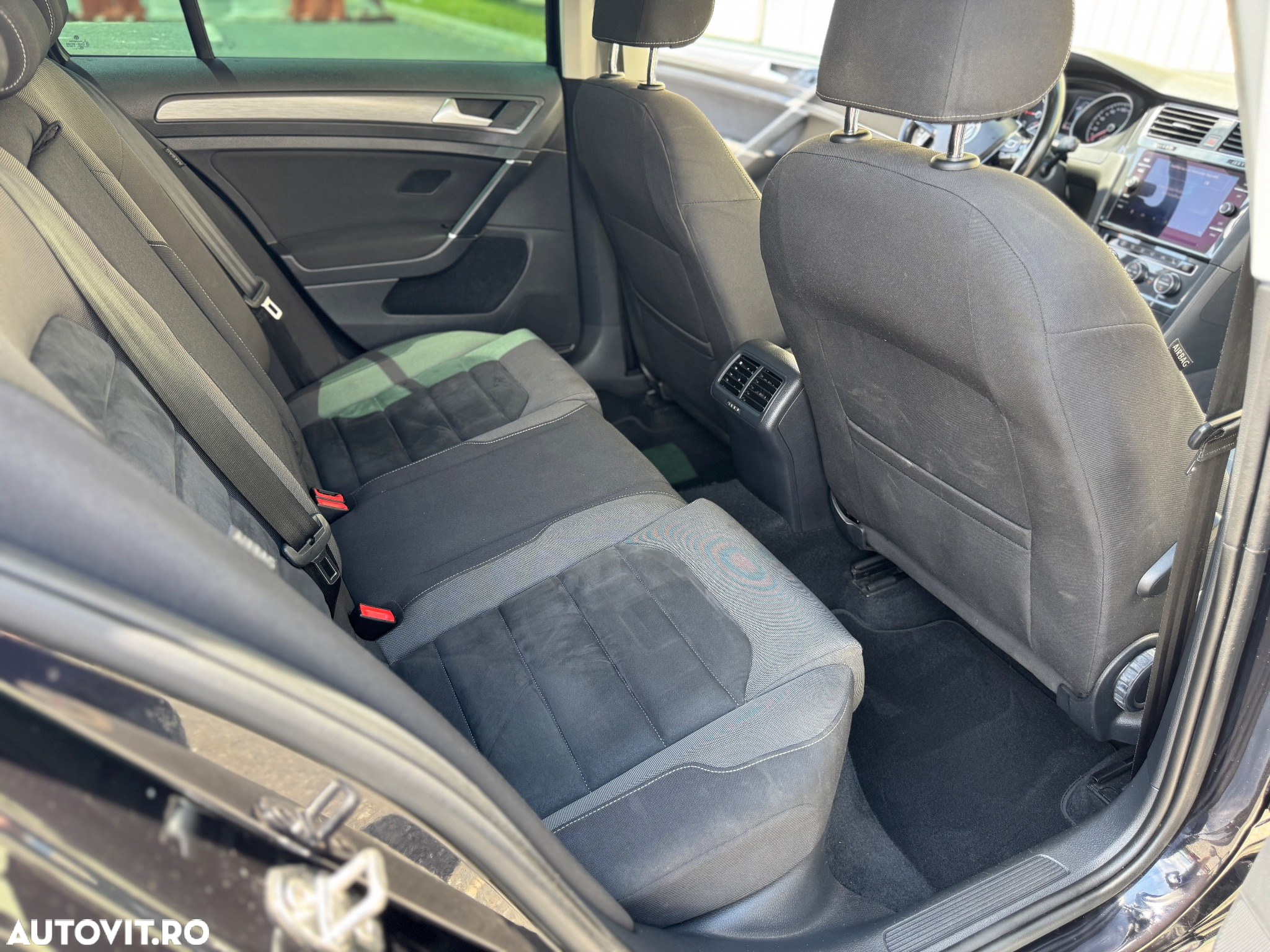 Volkswagen Golf - 6