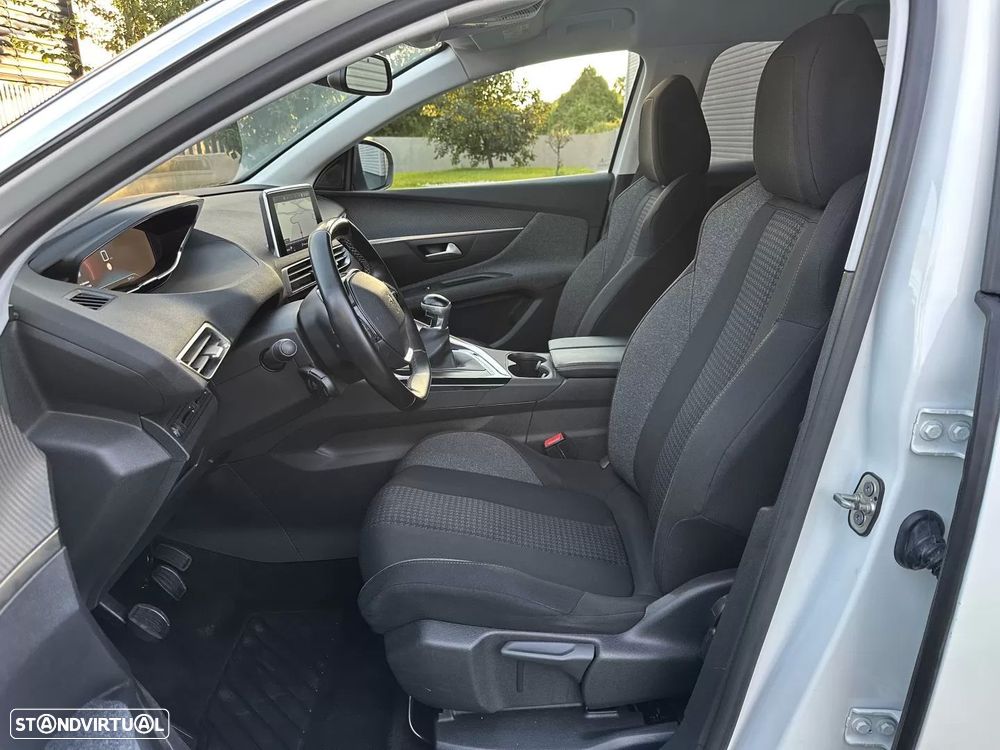 Peugeot 3008 1.2 PureTech Allure - 27