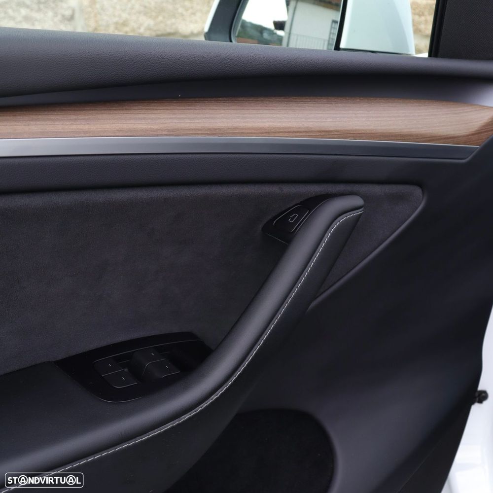 Tesla Model Y Long Range Dual Motor AWD - 16