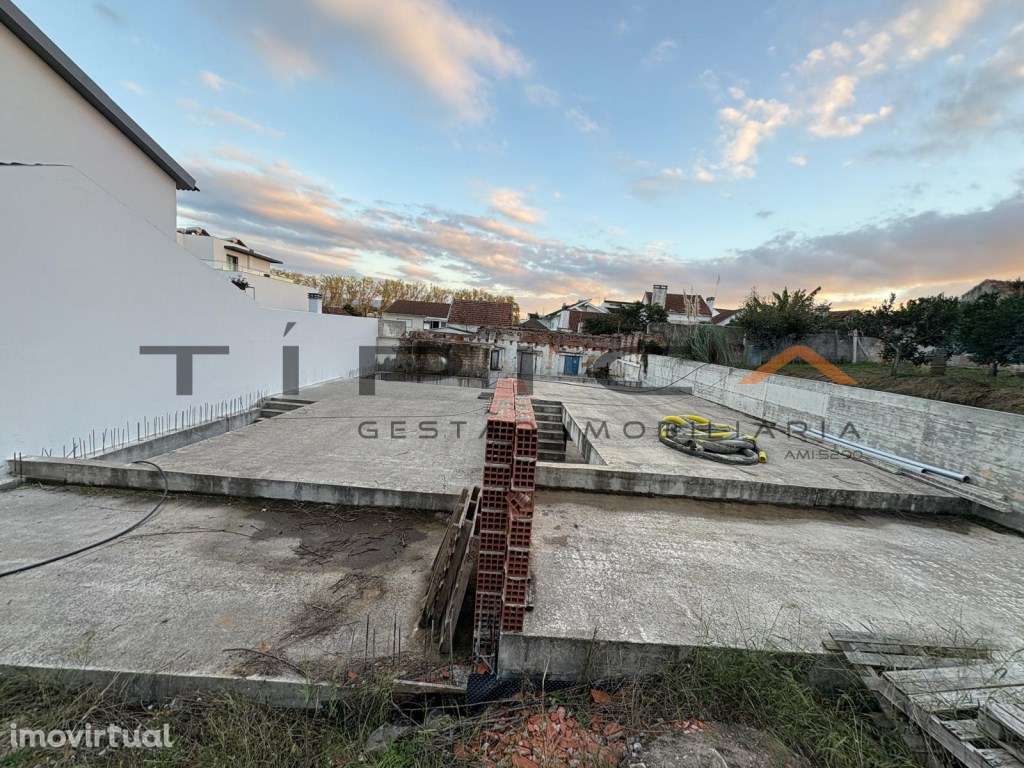 Terreno central no Bombarral para 2 moradias com projeto aprovado - Grande imagem: 3/7