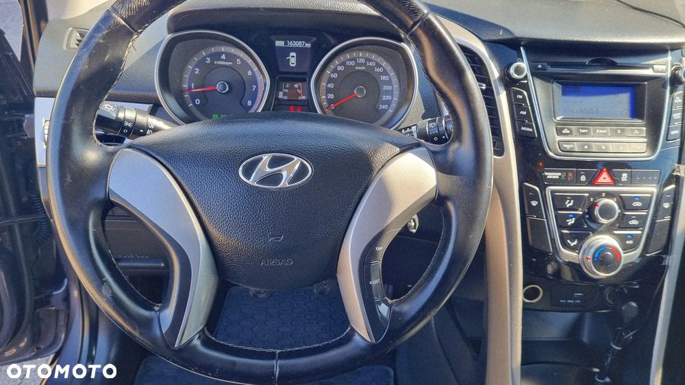 Hyundai i30 blue Kombi 1.4 Style - 14