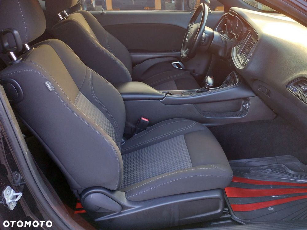 Dodge Challenger - 15