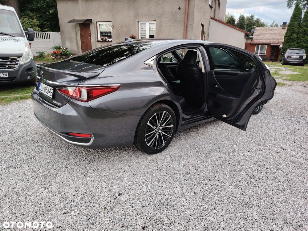 Lexus ES 300h Business Edition - 13