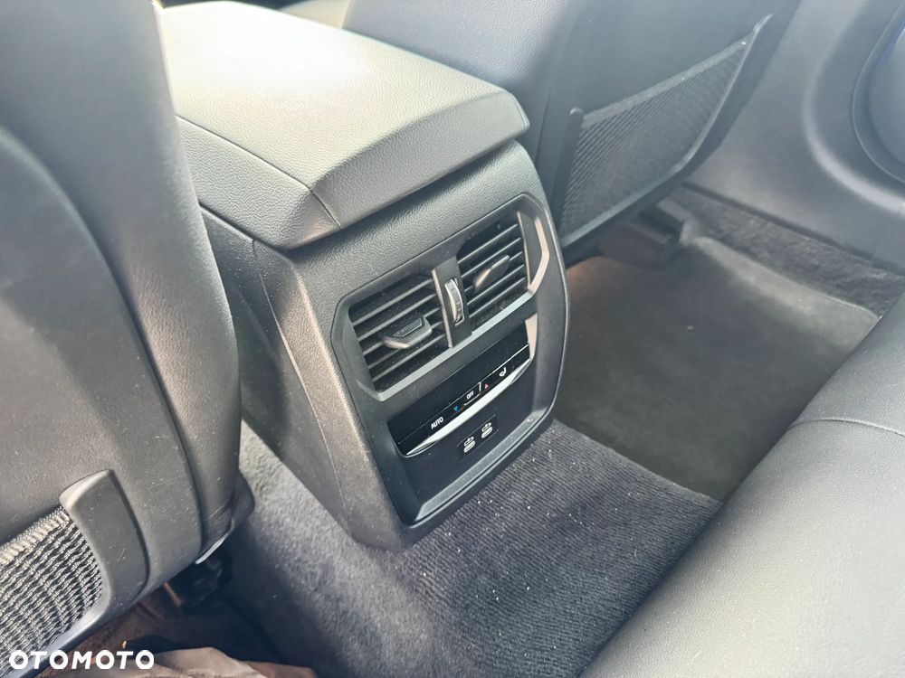 BMW Seria 3 320d xDrive MHEV M Sport sport - 39