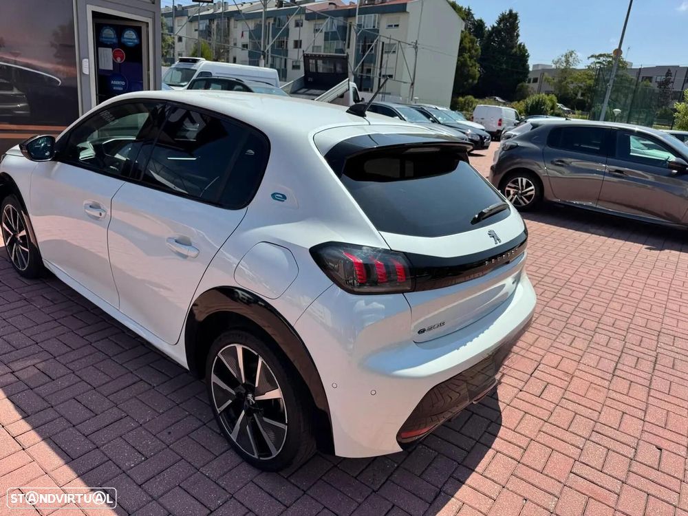 Peugeot e-208 - 33