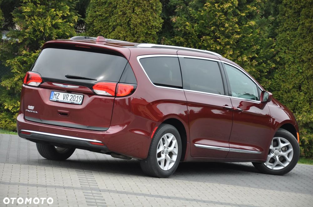 Chrysler Pacifica - 15