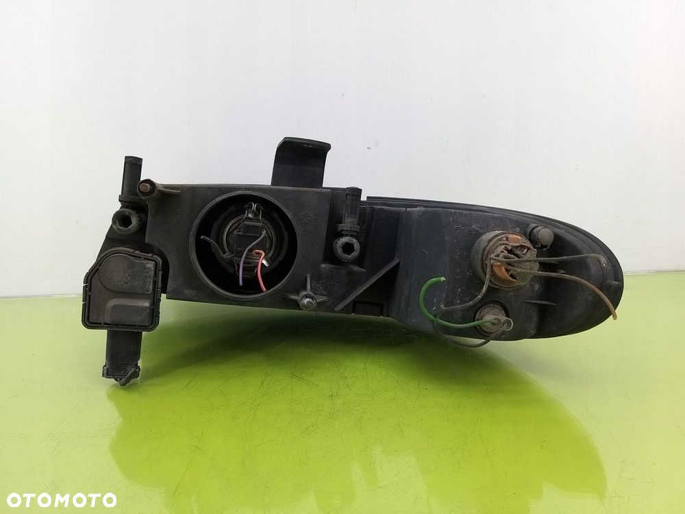 Reflektor lampa przód prawa Chrysler Voyager III 95-00 R 04576312AB - 5