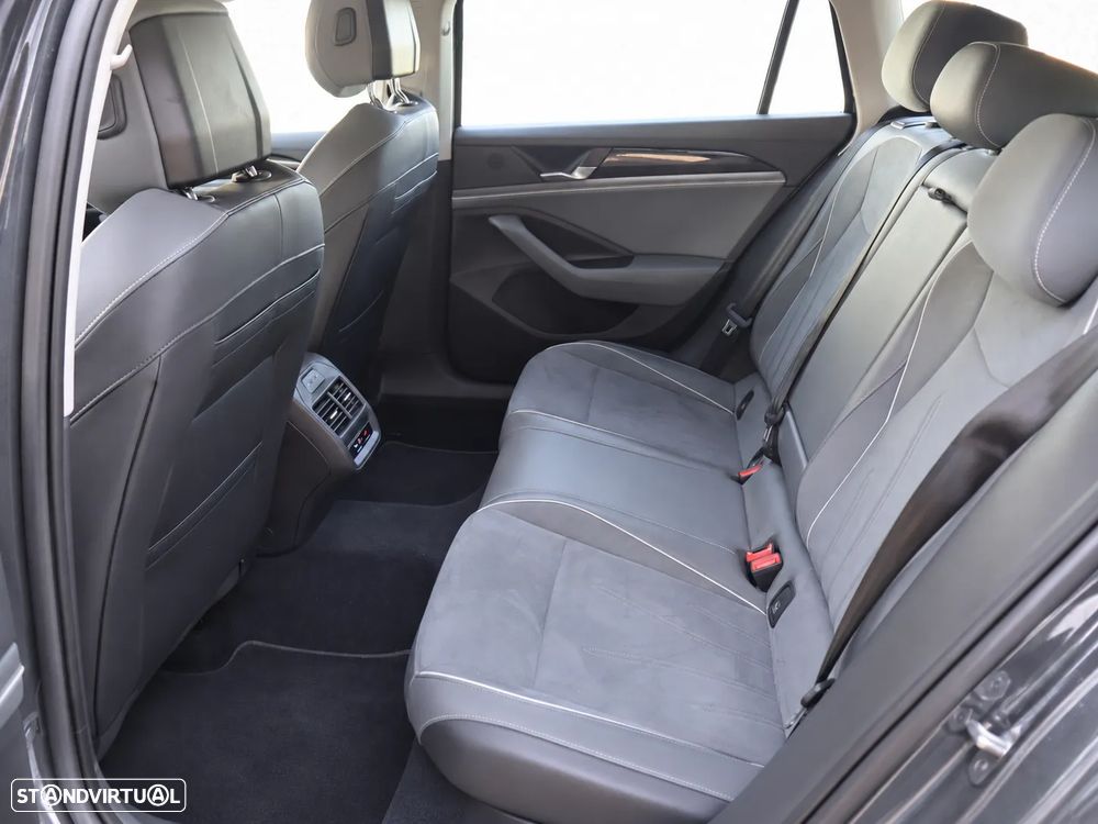 VW Passat Variant 2.0 TDi Business DSG - 29