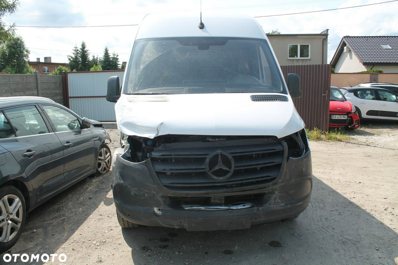 Mercedes-Benz Sprinter - 2