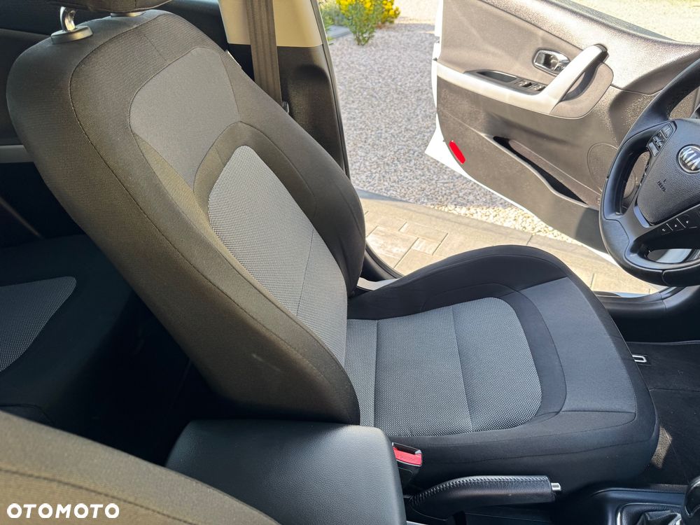 Kia Ceed 1.4 CVVT ISG Dream Team Edition - 31
