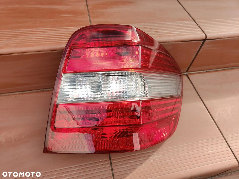 MERCEDES ML W164 Lampa Tylna Jasna Lewa Prawa Tył 05-08 - 19