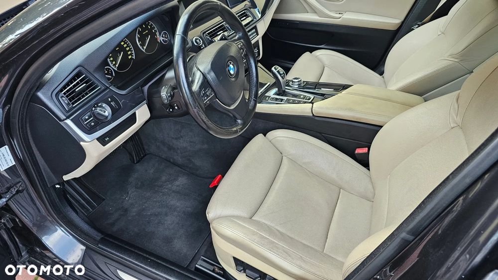 BMW Seria 5 535i xDrive Modern Line - 34