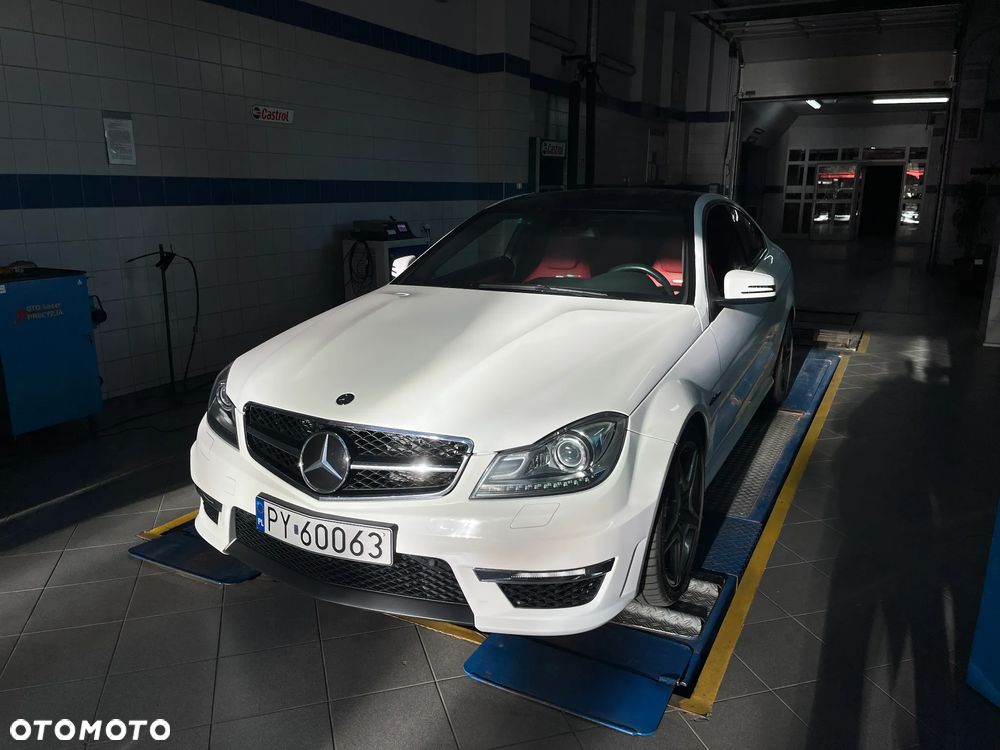 Mercedes-Benz Klasa C 63 AMG Coupe AMG SPEEDSHIFT MCT AMG Performance Package - 4