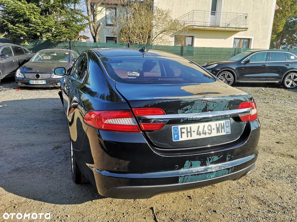 Jaguar XF 2.2 D Premium Luxury - 8