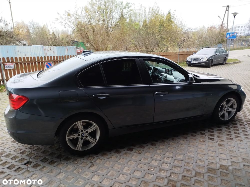 BMW Seria 3 320i Luxury Line - 17