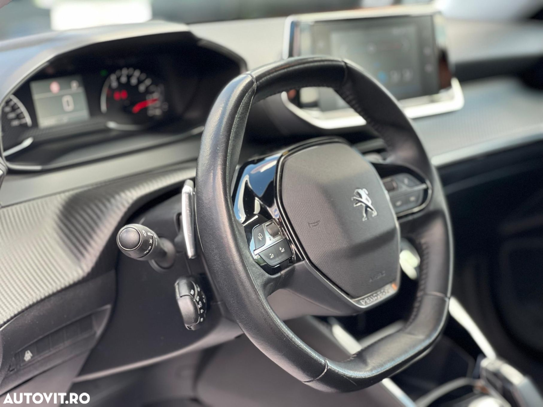 Peugeot 2008 1.2 L PureTech STT EAT8 Allure - 9