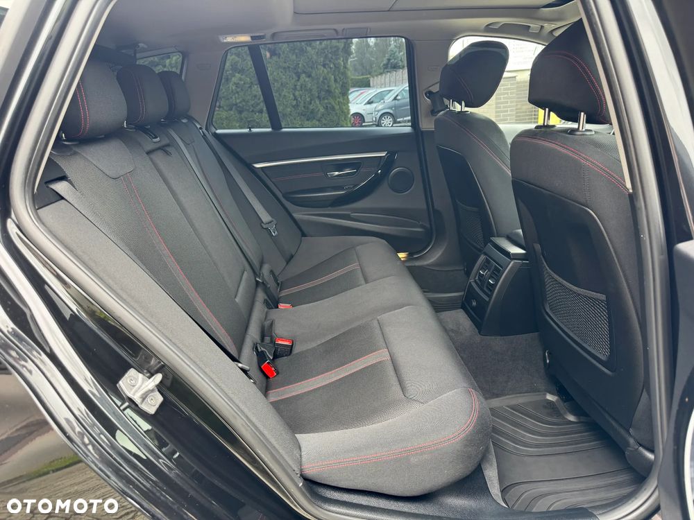 BMW Seria 3 320d xDrive Sport Line Shadow - 32